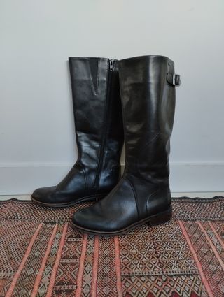 Botas altas negras de cuero