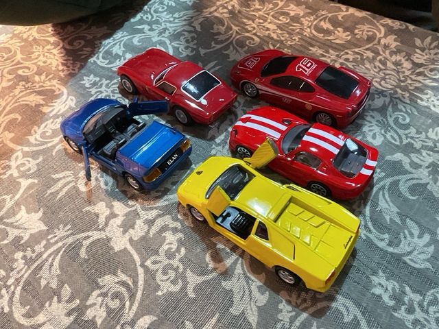 Set 5 modellini auto 1:38-1:43,senza scatole.