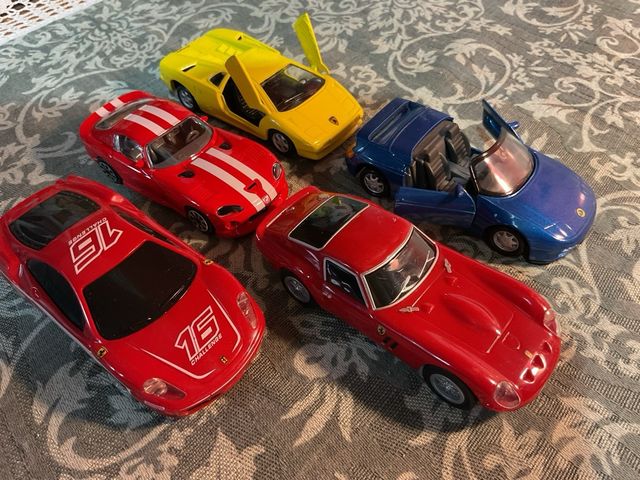 Set 5 modellini auto 1:38-1:43,senza scatole.