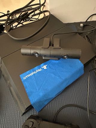 PS4 (PlayStation 4) Negra + Accesorios