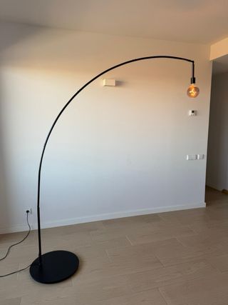 Lámpara de pie Arco Ikea Negra