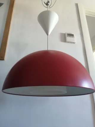 Lámpara de techo roja y blanca Ikea