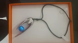 Collana con sfera blu