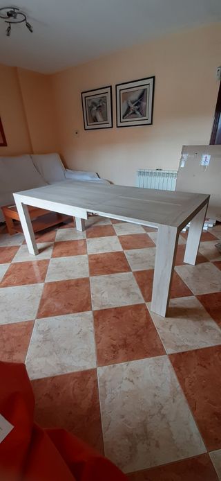 Mesa comedor NUEVA Sin Estrenar 120x90  Extensible
