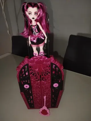 Draculaura con ascensor y accesorios 
