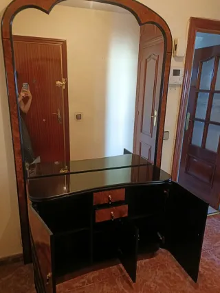 Mueble recibidor con espejo