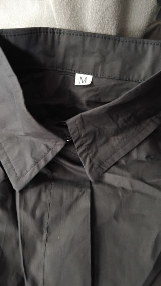 Camisa azul y otra negra