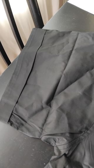 Camisa azul y otra negra