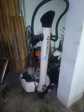 Máquina Vibratoria MERIT FITNESS