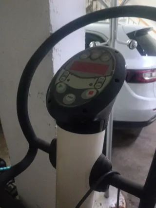 Máquina Vibratoria MERIT FITNESS