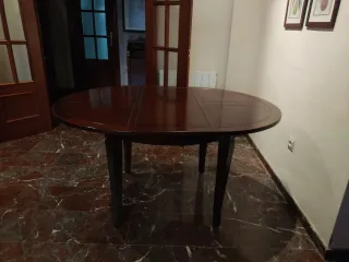 Sillas y Mesa redonda  de 110 extensible de mader