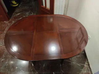 Sillas y Mesa redonda  de 110 extensible de mader