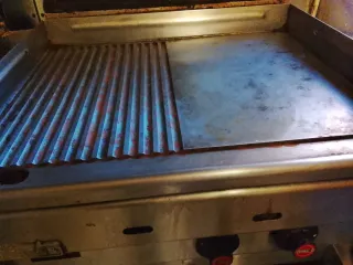 Plancha de cocina acanalada y lisa
