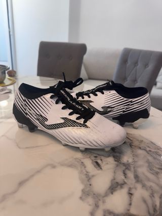 Zapatillas de fútbol con tacos