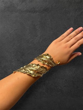 Brazalete o pulsera Dorada