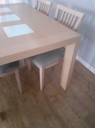 Mesa comedor extensible y 4 sillas