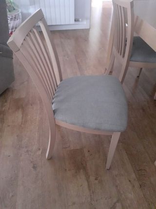 Mesa comedor extensible y 4 sillas