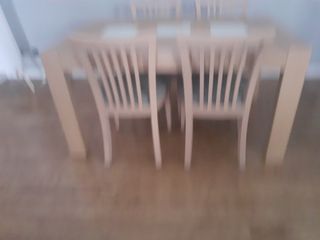 Mesa comedor extensible y 4 sillas