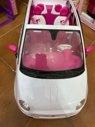Auto Fiat Barbie bianca e rosa