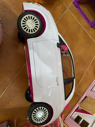 Auto Fiat Barbie bianca e rosa