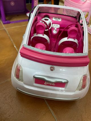 Auto Fiat Barbie bianca e rosa
