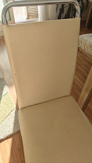 2 Sillas de comedor beige y plateadas