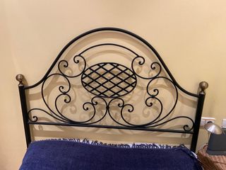 Cabecero de forja negro y dorado