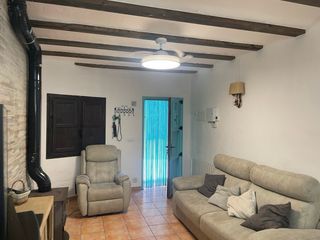 CASA CON PISCINA ZONA RESIDENCIAL.