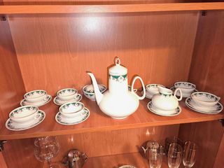 Juego de café antiguo de porcelana. Está sin usar.