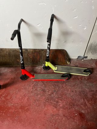 2 monopattini per bambini (rosso e giallo)