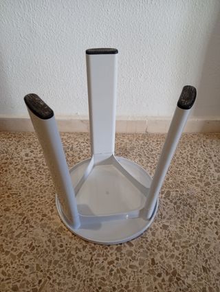 Banco blanco de plástico