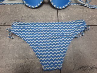 Bikini rayas azules y blancas