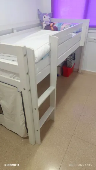 Cama infantil con tobogán