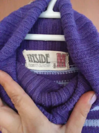 Jersey de cuello alto a rayas morado y blanco