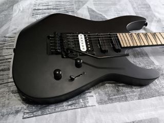 Jackson Soloist SL3 + Mini amplificador.