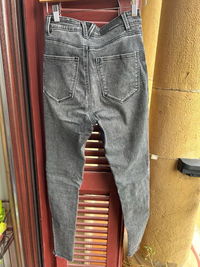 Jeans Skinny Grises
