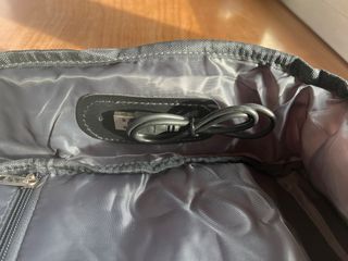 Mochila de viaje beige y rosa