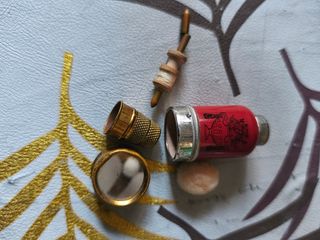 Miniatura Botella Roja Vintage maquillaje costura