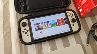 Nintendo Switch OLED Blanca + Funda + Mando