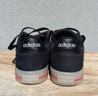 Zapatillas Adidas Negras y Rojas