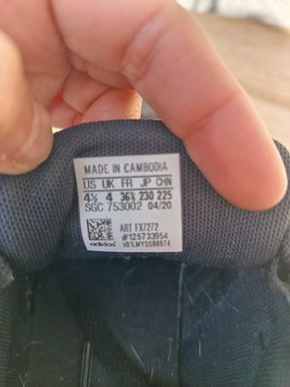 Zapatillas Adidas Negras y Rojas