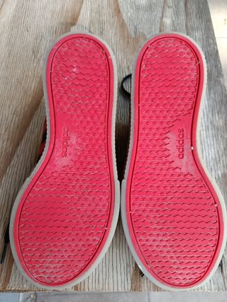 Zapatillas Adidas Negras y Rojas