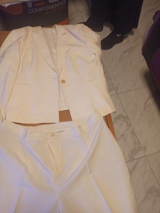 Conjunto de traje beige mujer