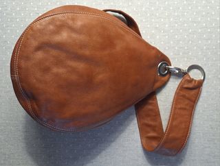 Bolso de piel marrón