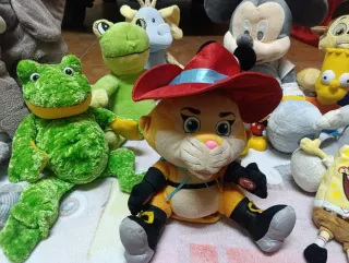Lote 12 peluches, 1 de ellos es mochila