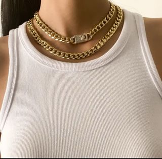 Collar dorado estilo cubano
