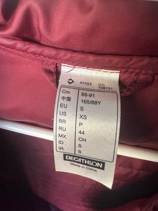 Plumífero Quechua Rojo con capucha