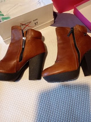 Botines piel blanda Adolfo Dominguez marrones