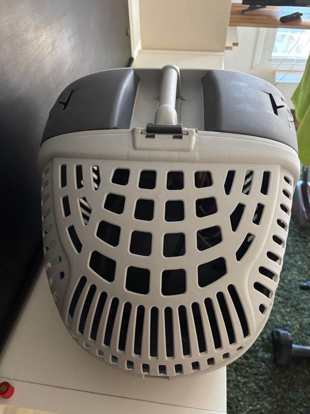 Transportín para gatos gris y blanco