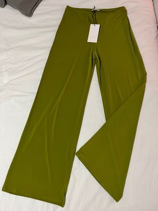 Pantalón Zara verde oliva sin estrenar
